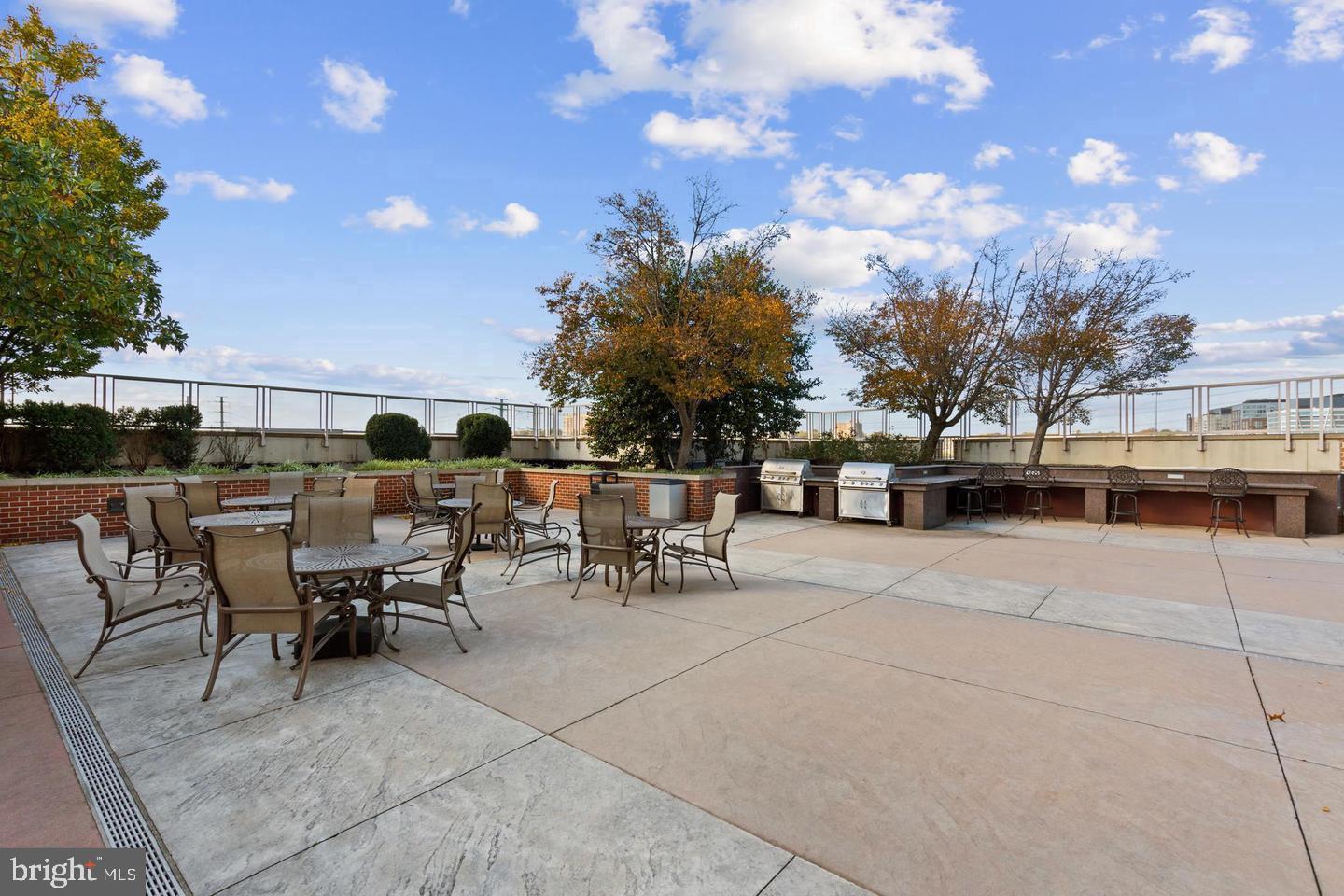 2451 MIDTOWN AVE #1501, ALEXANDRIA, Virginia 22303, 2 Bedrooms Bedrooms, ,2 BathroomsBathrooms,Residential,For sale,2451 MIDTOWN AVE #1501,VAFX2286000 MLS # VAFX2286000