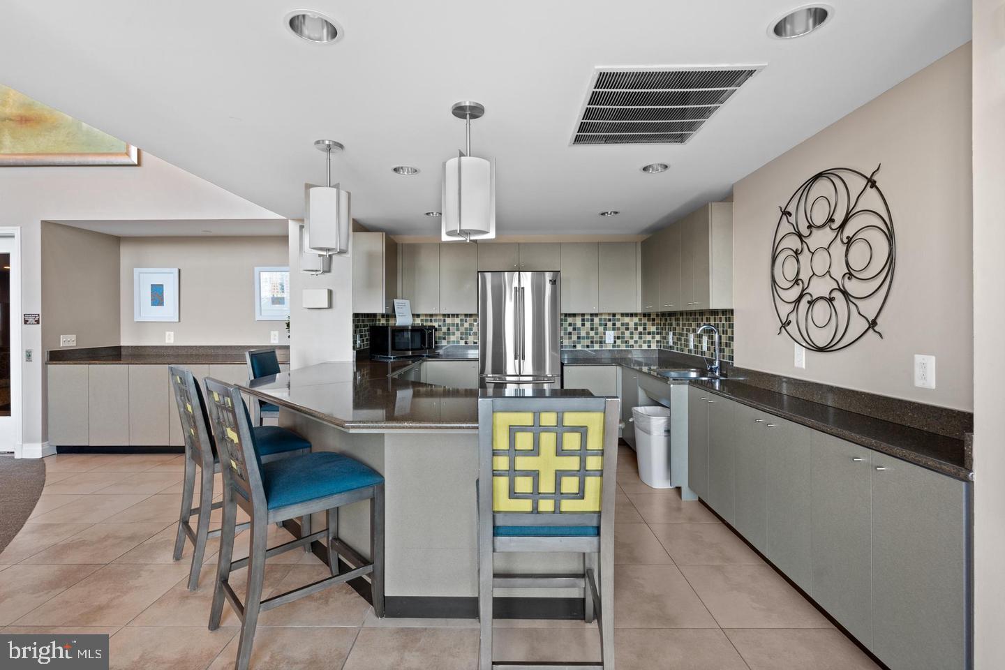 2451 MIDTOWN AVE #1501, ALEXANDRIA, Virginia 22303, 2 Bedrooms Bedrooms, ,2 BathroomsBathrooms,Residential,For sale,2451 MIDTOWN AVE #1501,VAFX2286000 MLS # VAFX2286000