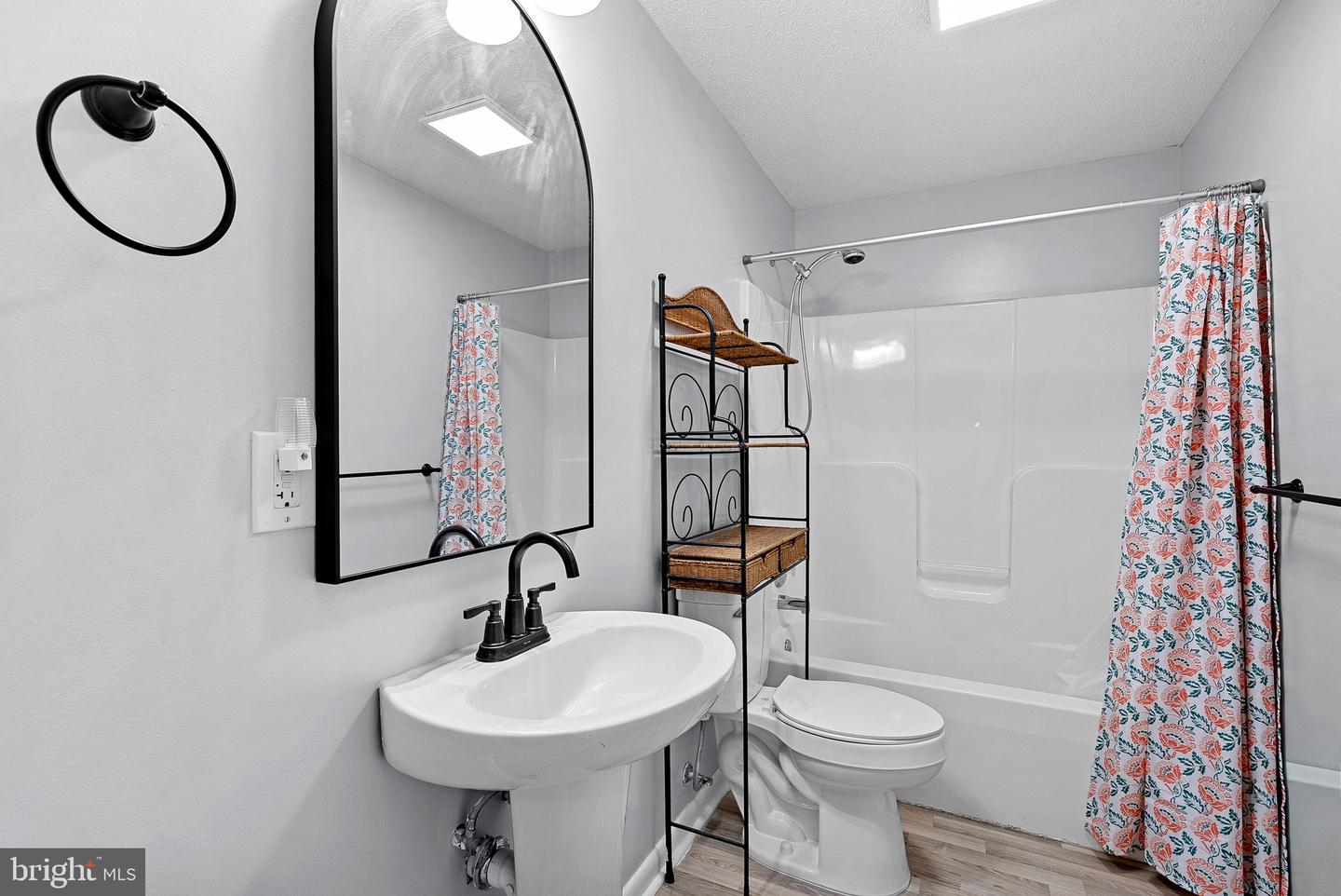 381 WINDY WAY, FRONT ROYAL, Virginia 22630, 5 Bedrooms Bedrooms, ,3 BathroomsBathrooms,Residential,For sale,381 WINDY WAY,VAWR2013160 MLS # VAWR2013160 381 WINDY WAY, FRONT ROYAL, Virginia 22630, 5 Bedrooms Bedrooms, ,3 BathroomsBathrooms,Residential,For sale,381 WINDY WAY,VAWR2013160 MLS # VAWR2013160