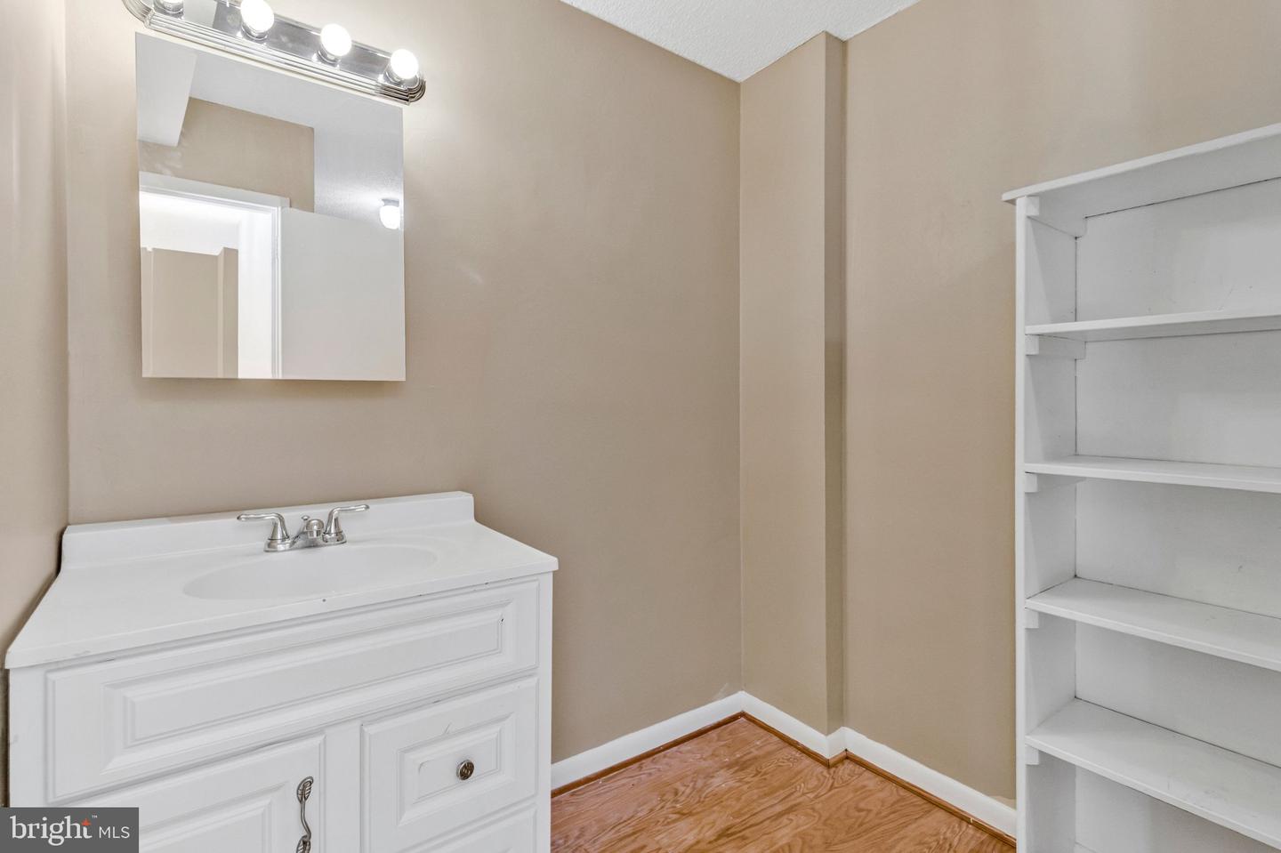 2500 N VAN DORN ST #316, ALEXANDRIA, Virginia 22302, ,1 BathroomBathrooms,Residential,For sale,2500 N VAN DORN ST #316,VAAX2053330 MLS # VAAX2053330