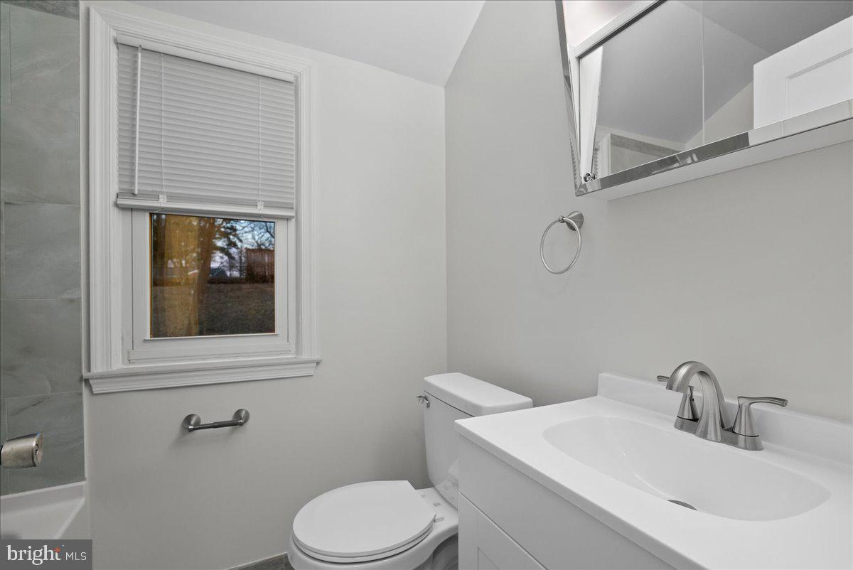 2716 JEFFERSON DR, ALEXANDRIA, Virginia 22303, 2 Bedrooms Bedrooms, 3 Rooms Rooms,1 BathroomBathrooms,Residential,For sale,2716 JEFFERSON DR,VAFX2287030 MLS # VAFX2287030