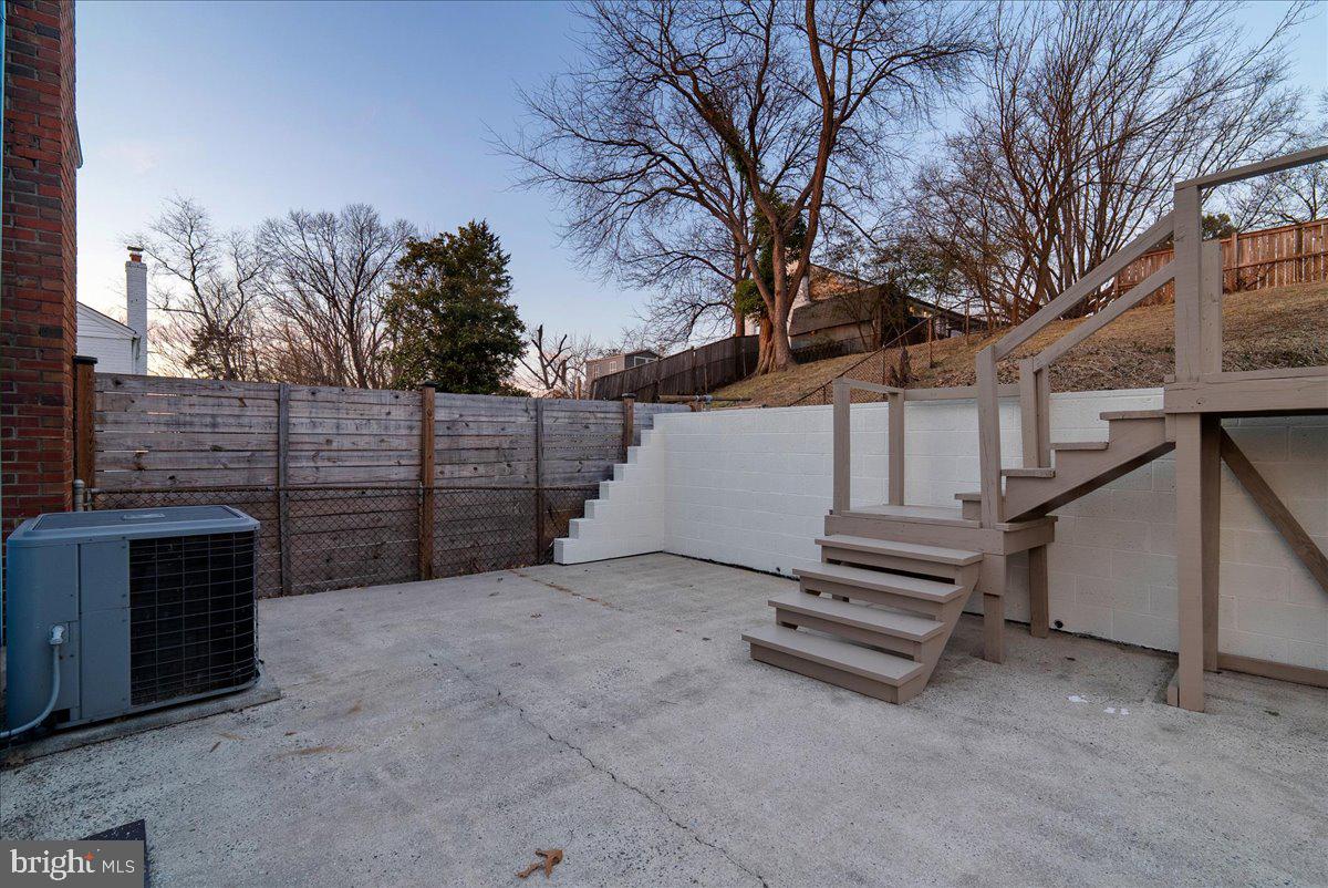 2716 JEFFERSON DR, ALEXANDRIA, Virginia 22303, 2 Bedrooms Bedrooms, 3 Rooms Rooms,1 BathroomBathrooms,Residential,For sale,2716 JEFFERSON DR,VAFX2287030 MLS # VAFX2287030