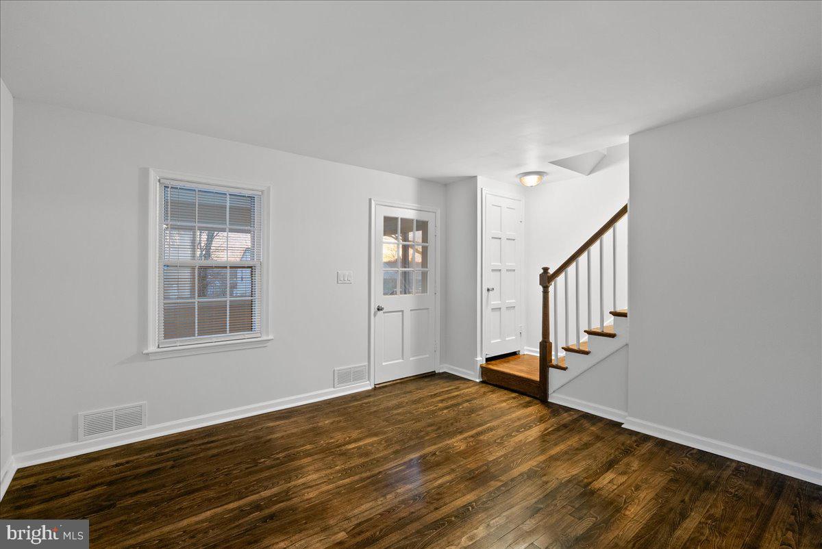 2716 JEFFERSON DR, ALEXANDRIA, Virginia 22303, 2 Bedrooms Bedrooms, 3 Rooms Rooms,1 BathroomBathrooms,Residential,For sale,2716 JEFFERSON DR,VAFX2287030 MLS # VAFX2287030