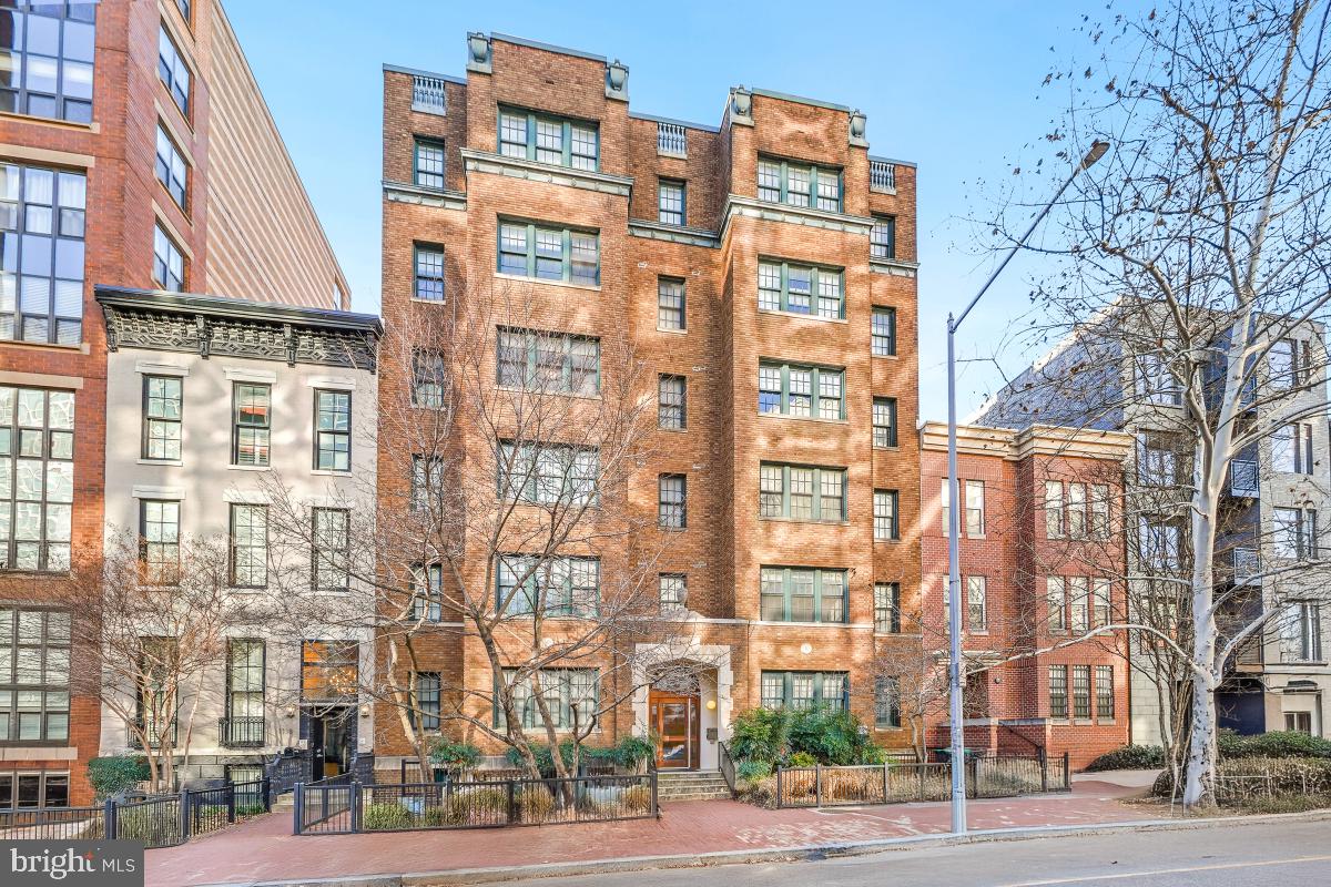 1124 10TH ST NW #4B, WASHINGTON, District Of Columbia 20001, 2 Bedrooms Bedrooms, ,2 BathroomsBathrooms,Residential,For sale,1124 10TH ST NW #4B,DCDC2242824 MLS # DCDC2242824 1124 10TH ST NW #4B, WASHINGTON, District Of Columbia 20001, 2 Bedrooms Bedrooms, ,2 BathroomsBathrooms,Residential,For sale,1124 10TH ST NW #4B,DCDC2242824 MLS # DCDC2242824