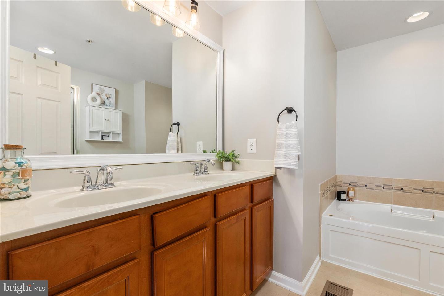 15246 ROSEMONT MANOR DR, HAYMARKET, Virginia 20169, 2 Bedrooms Bedrooms, ,2 BathroomsBathrooms,Residential,For sale,15246 ROSEMONT MANOR DR,VAPW2111048 MLS # VAPW2111048