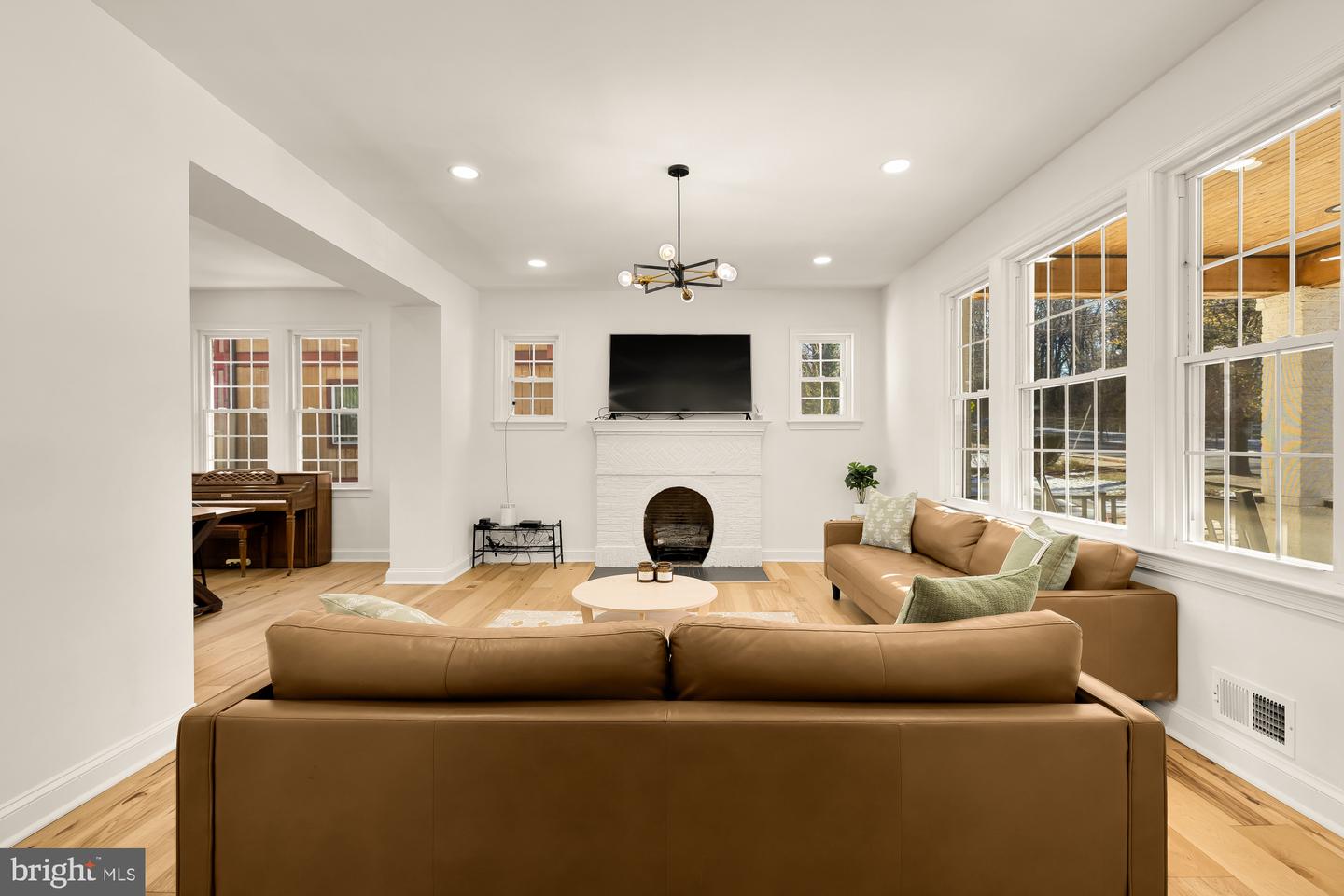 3422 PENNSYLVANIA AVE SE, WASHINGTON, District Of Columbia 20020, 5 Bedrooms Bedrooms, ,2 BathroomsBathrooms,Residential,For sale,3422 PENNSYLVANIA AVE SE,DCDC2242896 MLS # DCDC2242896