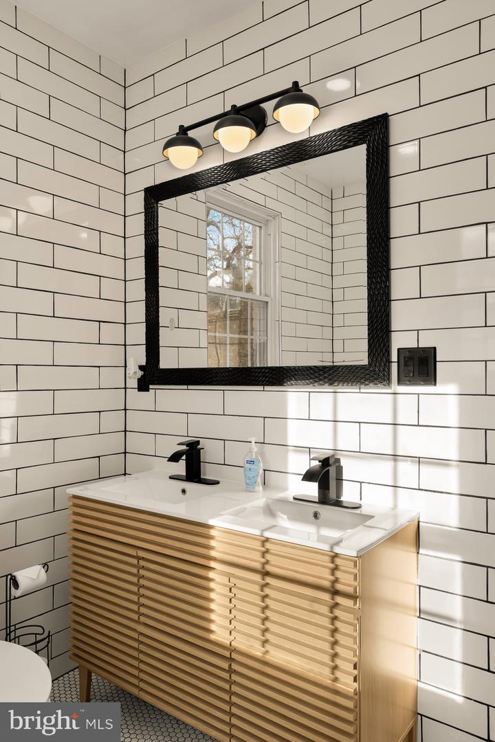 3422 PENNSYLVANIA AVE SE, WASHINGTON, District Of Columbia 20020, 5 Bedrooms Bedrooms, ,2 BathroomsBathrooms,Residential,For sale,3422 PENNSYLVANIA AVE SE,DCDC2242896 MLS # DCDC2242896