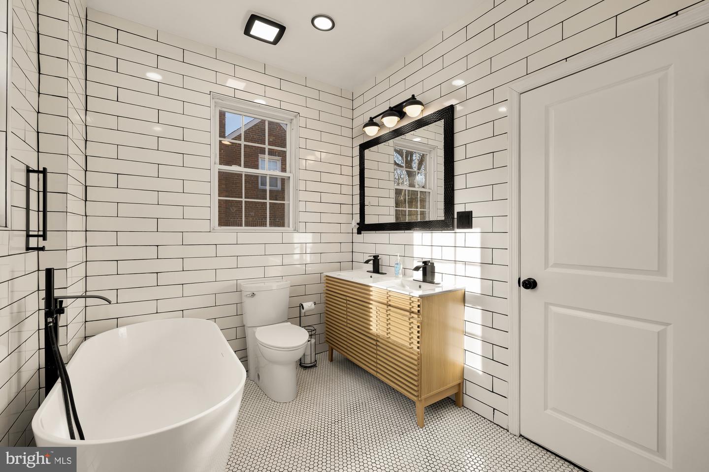 3422 PENNSYLVANIA AVE SE, WASHINGTON, District Of Columbia 20020, 5 Bedrooms Bedrooms, ,2 BathroomsBathrooms,Residential,For sale,3422 PENNSYLVANIA AVE SE,DCDC2242896 MLS # DCDC2242896