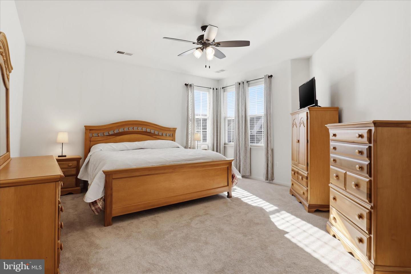 17447 LETHRIDGE CIR, ROUND HILL, Virginia 20141, 4 Bedrooms Bedrooms, ,2 BathroomsBathrooms,Residential,For sale,17447 LETHRIDGE CIR,VALO2114456 MLS # VALO2114456