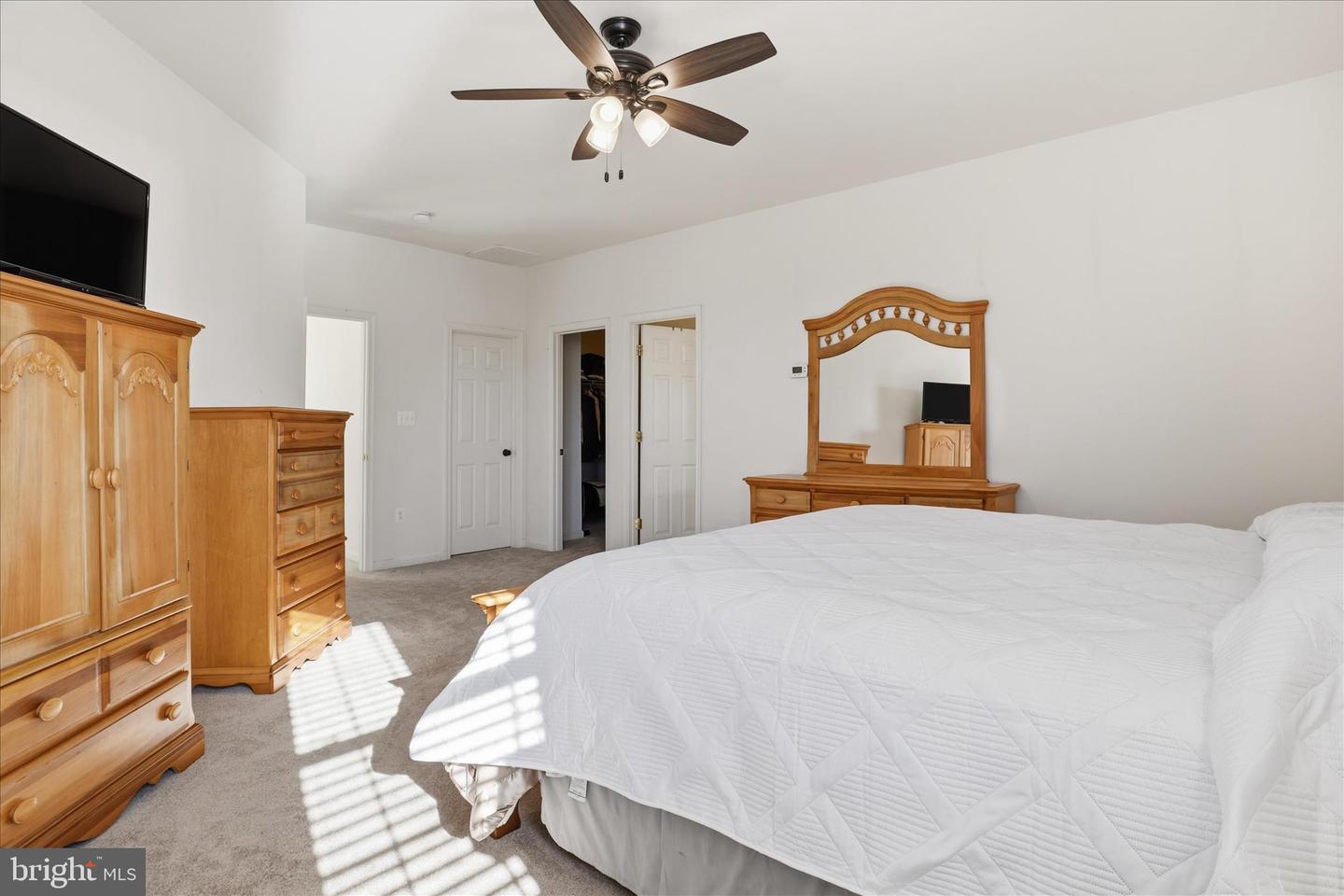 17447 LETHRIDGE CIR, ROUND HILL, Virginia 20141, 4 Bedrooms Bedrooms, ,2 BathroomsBathrooms,Residential,For sale,17447 LETHRIDGE CIR,VALO2114456 MLS # VALO2114456