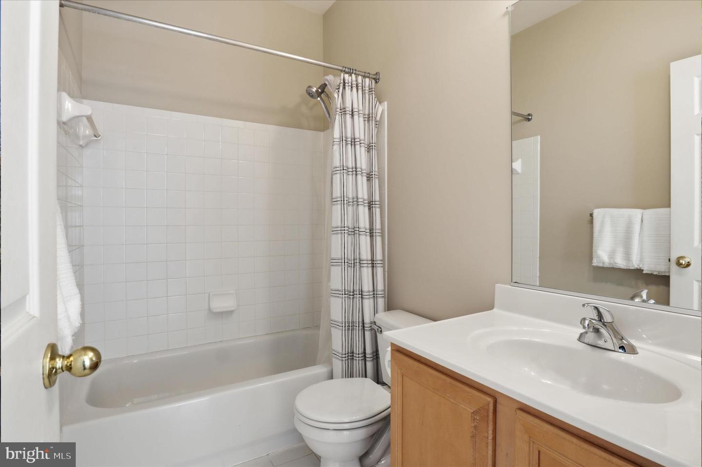 17447 LETHRIDGE CIR, ROUND HILL, Virginia 20141, 4 Bedrooms Bedrooms, ,2 BathroomsBathrooms,Residential,For sale,17447 LETHRIDGE CIR,VALO2114456 MLS # VALO2114456