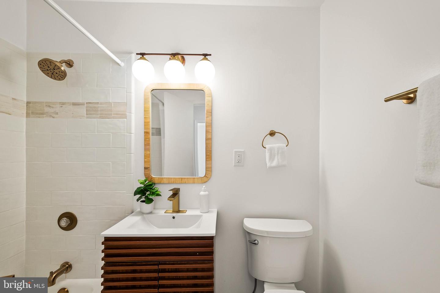 7936 SAINT DENNIS DR, SPRINGFIELD, Virginia 22153, 5 Bedrooms Bedrooms, ,3 BathroomsBathrooms,Residential,For sale,7936 SAINT DENNIS DR,VAFX2287232 MLS # VAFX2287232