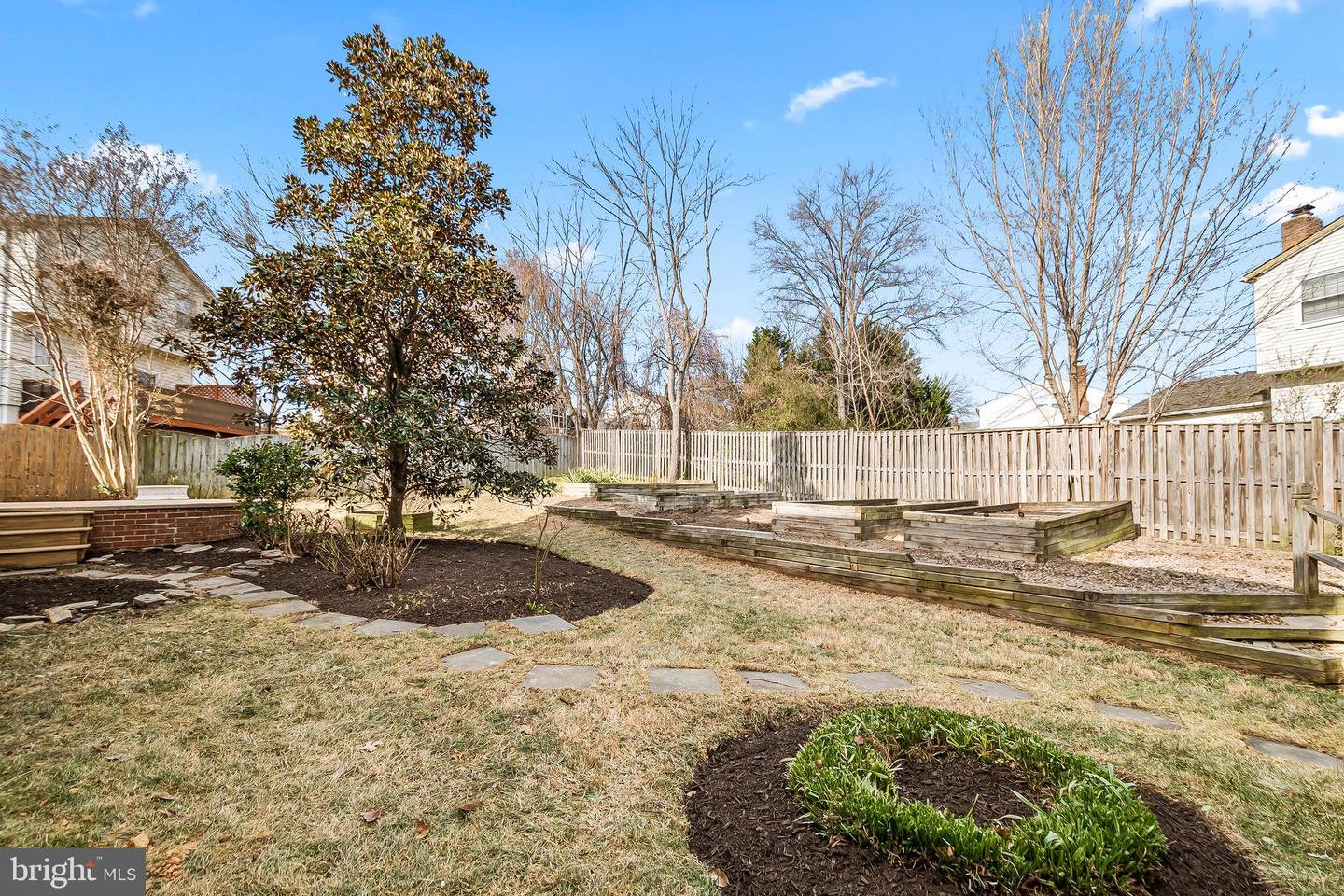 7936 SAINT DENNIS DR, SPRINGFIELD, Virginia 22153, 5 Bedrooms Bedrooms, ,3 BathroomsBathrooms,Residential,For sale,7936 SAINT DENNIS DR,VAFX2287232 MLS # VAFX2287232