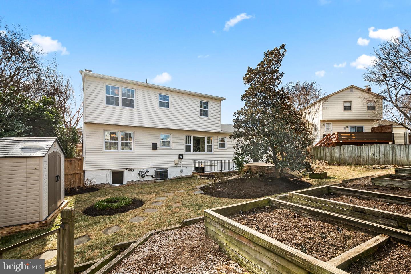7936 SAINT DENNIS DR, SPRINGFIELD, Virginia 22153, 5 Bedrooms Bedrooms, ,3 BathroomsBathrooms,Residential,For sale,7936 SAINT DENNIS DR,VAFX2287232 MLS # VAFX2287232