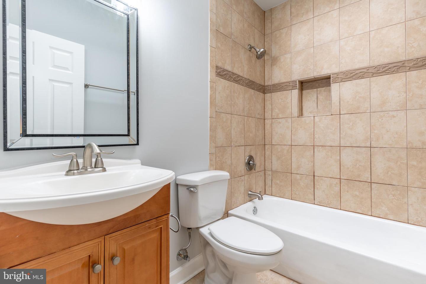 511 N COLUMBUS ST, ALEXANDRIA, Virginia 22314, 2 Bedrooms Bedrooms, ,1 BathroomBathrooms,Residential,For sale,511 N COLUMBUS ST,VAAX2053472 MLS # VAAX2053472