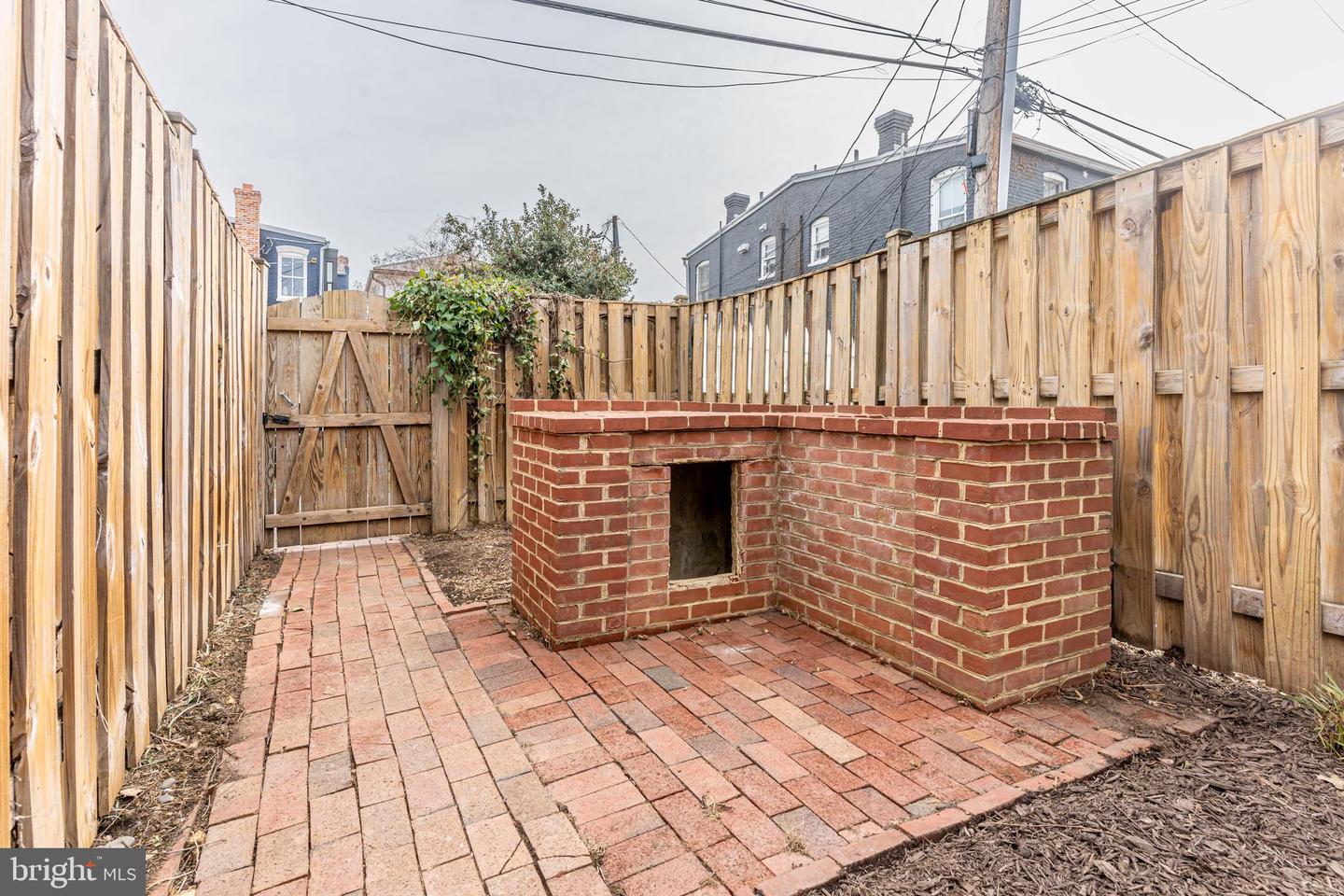 511 N COLUMBUS ST, ALEXANDRIA, Virginia 22314, 2 Bedrooms Bedrooms, ,1 BathroomBathrooms,Residential,For sale,511 N COLUMBUS ST,VAAX2053472 MLS # VAAX2053472