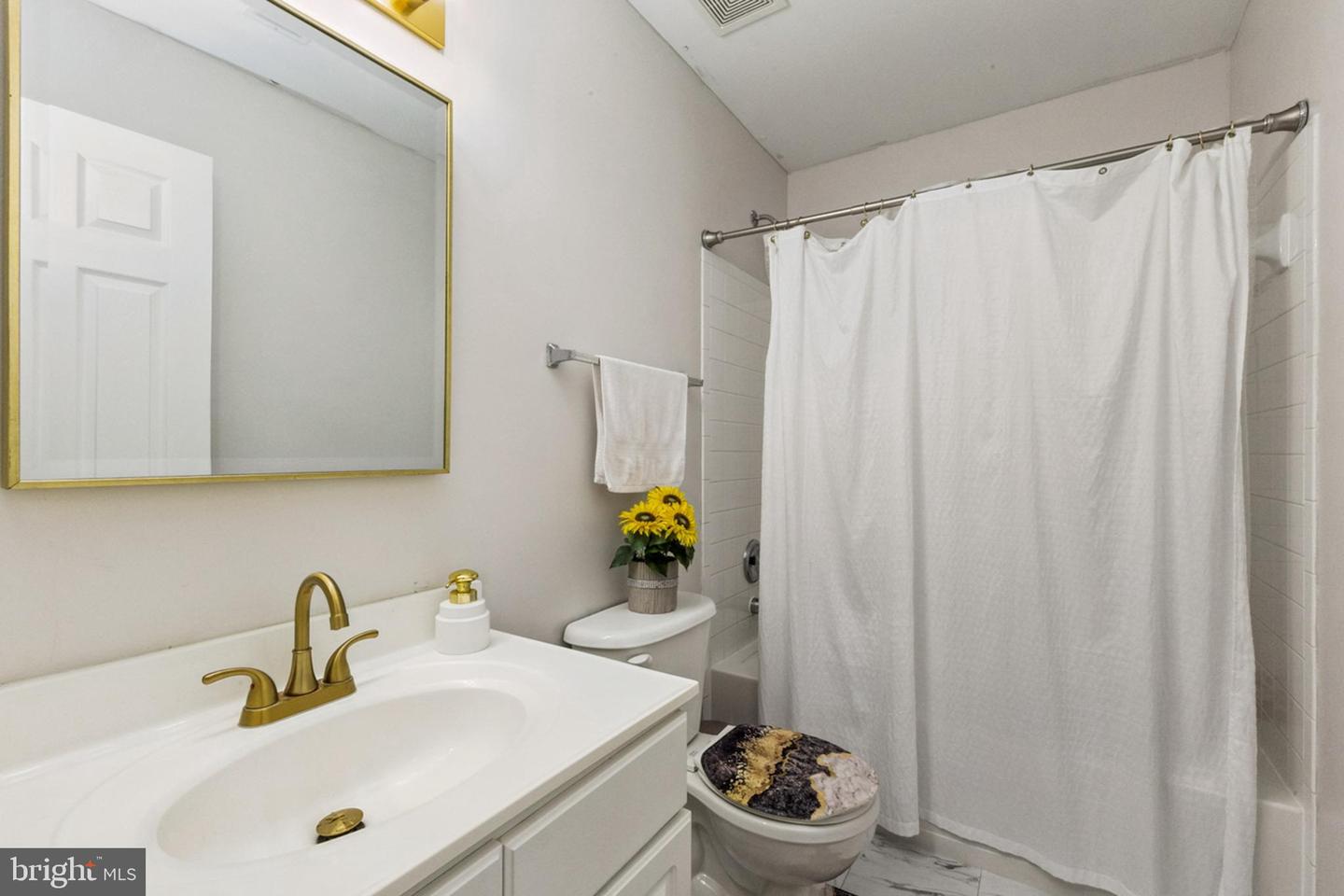 44310 SILKWORTH TER, ASHBURN, Virginia 20147, 3 Bedrooms Bedrooms, ,2 BathroomsBathrooms,Residential,For sale,44310 SILKWORTH TER,VALO2114556 MLS # VALO2114556