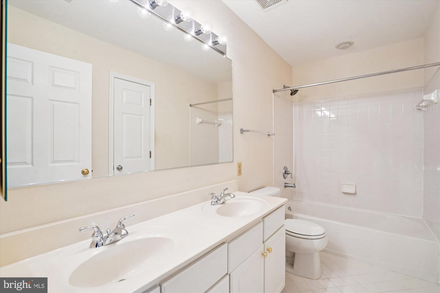 4153 KENTMERE SQ, FAIRFAX, Virginia 22030, 3 Bedrooms Bedrooms, ,2 BathroomsBathrooms,Residential,For sale,4153 KENTMERE SQ,VAFX2287410 MLS # VAFX2287410 4153 KENTMERE SQ, FAIRFAX, Virginia 22030, 3 Bedrooms Bedrooms, ,2 BathroomsBathrooms,Residential,For sale,4153 KENTMERE SQ,VAFX2287410 MLS # VAFX2287410
