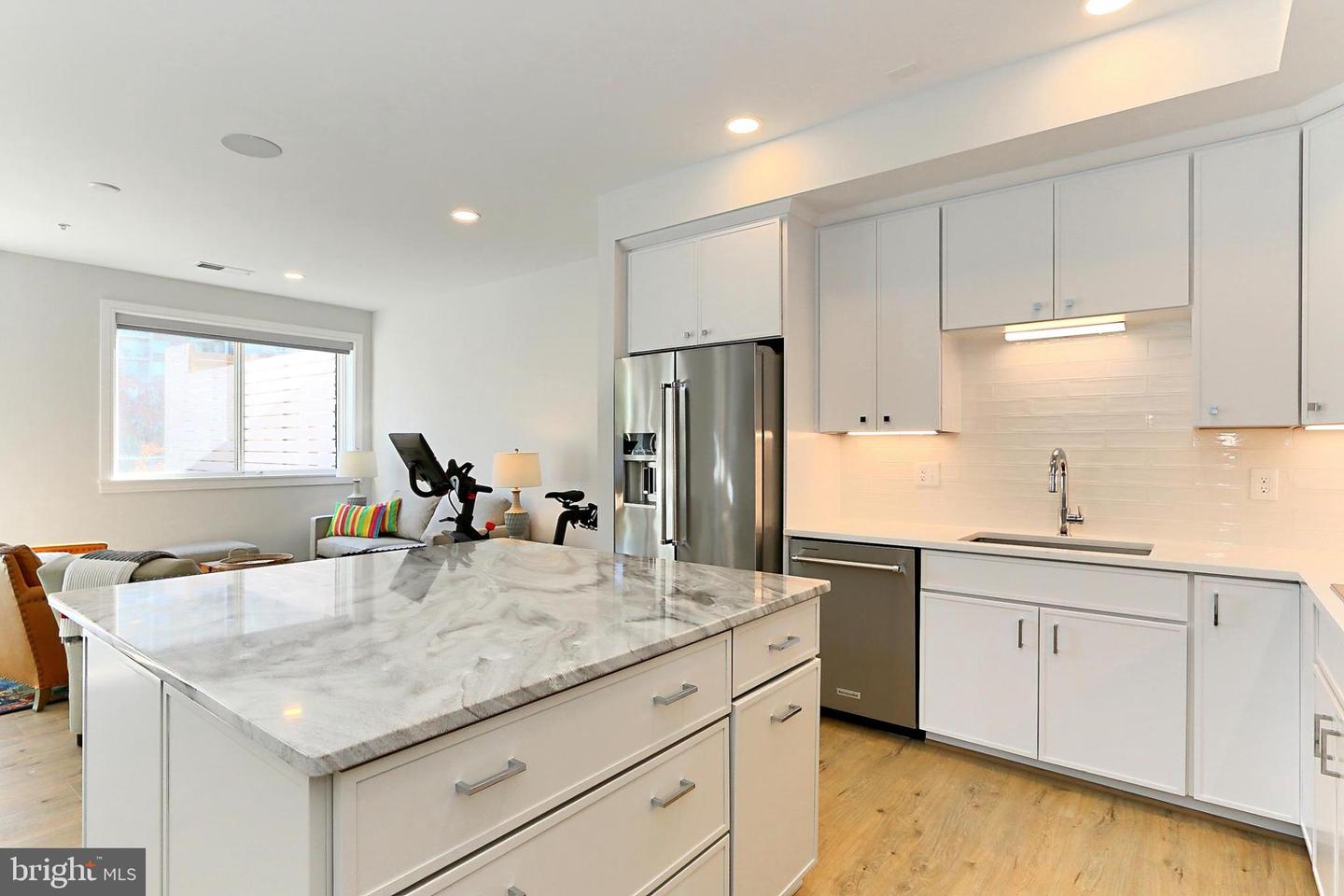 635 SLATERS LN #G-01, ALEXANDRIA, Virginia 22314, 2 Bedrooms Bedrooms, 4 Rooms Rooms,2 BathroomsBathrooms,Residential,For sale,635 SLATERS LN #G-01,VAAX2053494 MLS # VAAX2053494