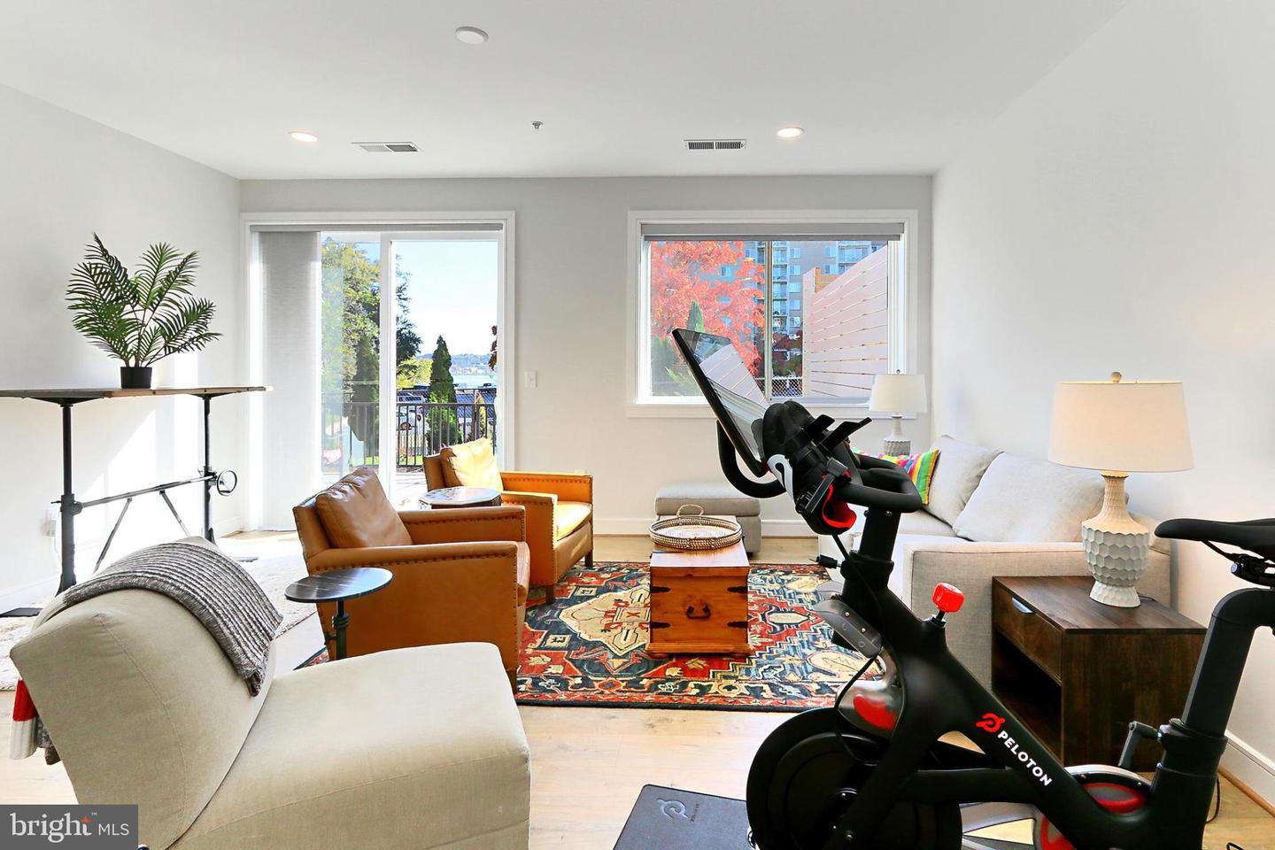 635 SLATERS LN #G-01, ALEXANDRIA, Virginia 22314, 2 Bedrooms Bedrooms, 4 Rooms Rooms,2 BathroomsBathrooms,Residential,For sale,635 SLATERS LN #G-01,VAAX2053494 MLS # VAAX2053494