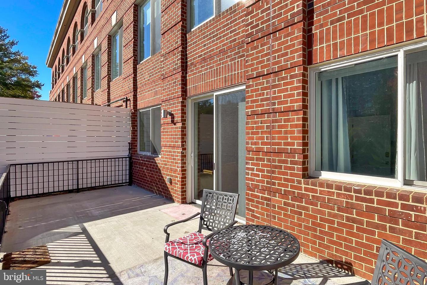 635 SLATERS LN #G-01, ALEXANDRIA, Virginia 22314, 2 Bedrooms Bedrooms, 4 Rooms Rooms,2 BathroomsBathrooms,Residential,For sale,635 SLATERS LN #G-01,VAAX2053494 MLS # VAAX2053494