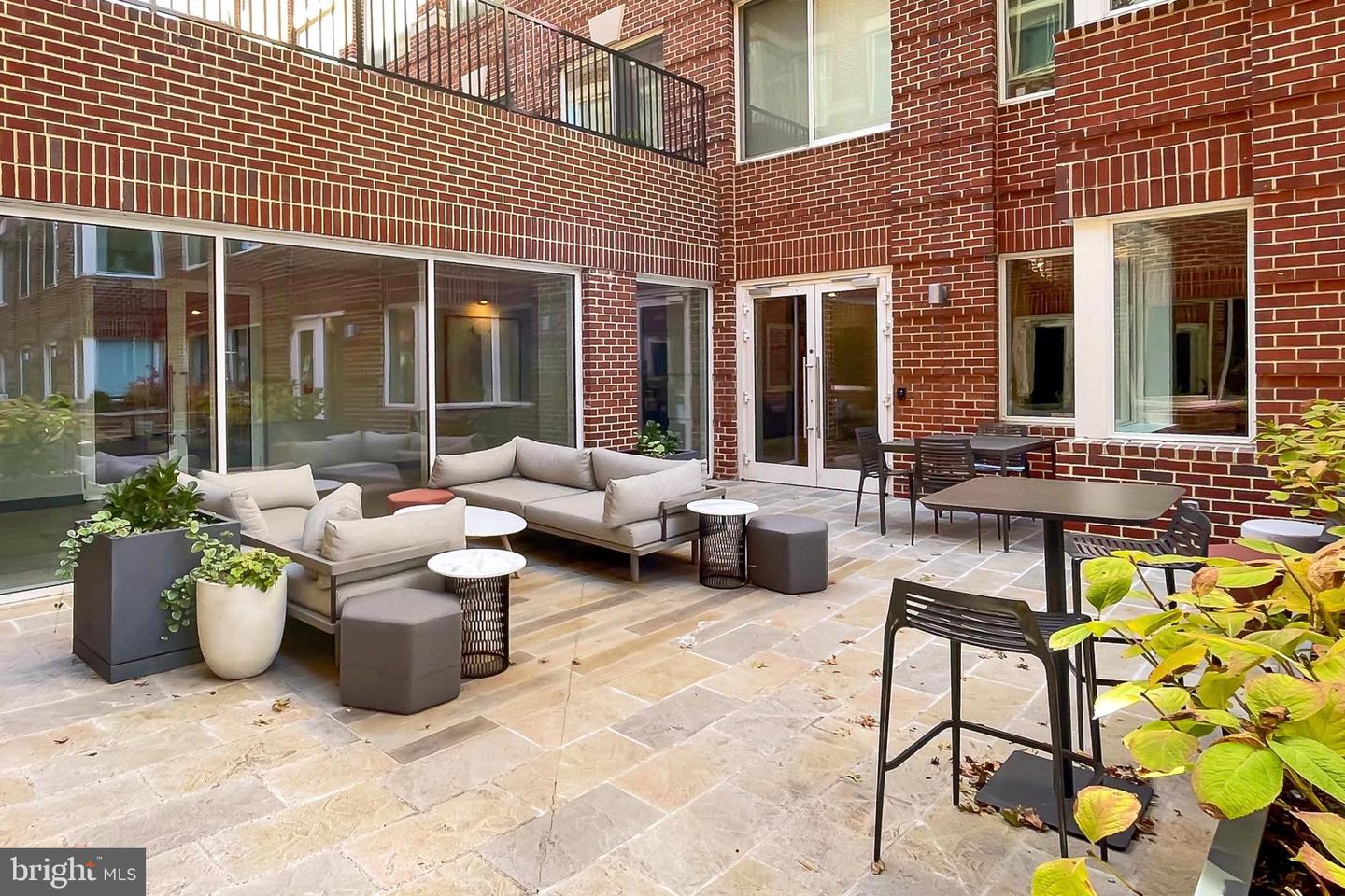 635 SLATERS LN #G-01, ALEXANDRIA, Virginia 22314, 2 Bedrooms Bedrooms, 4 Rooms Rooms,2 BathroomsBathrooms,Residential,For sale,635 SLATERS LN #G-01,VAAX2053494 MLS # VAAX2053494