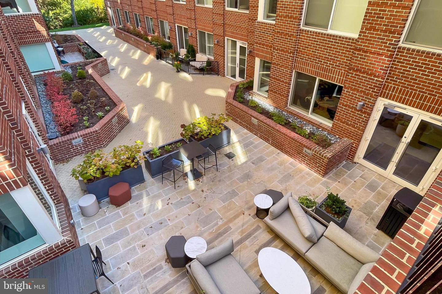 635 SLATERS LN #G-01, ALEXANDRIA, Virginia 22314, 2 Bedrooms Bedrooms, 4 Rooms Rooms,2 BathroomsBathrooms,Residential,For sale,635 SLATERS LN #G-01,VAAX2053494 MLS # VAAX2053494