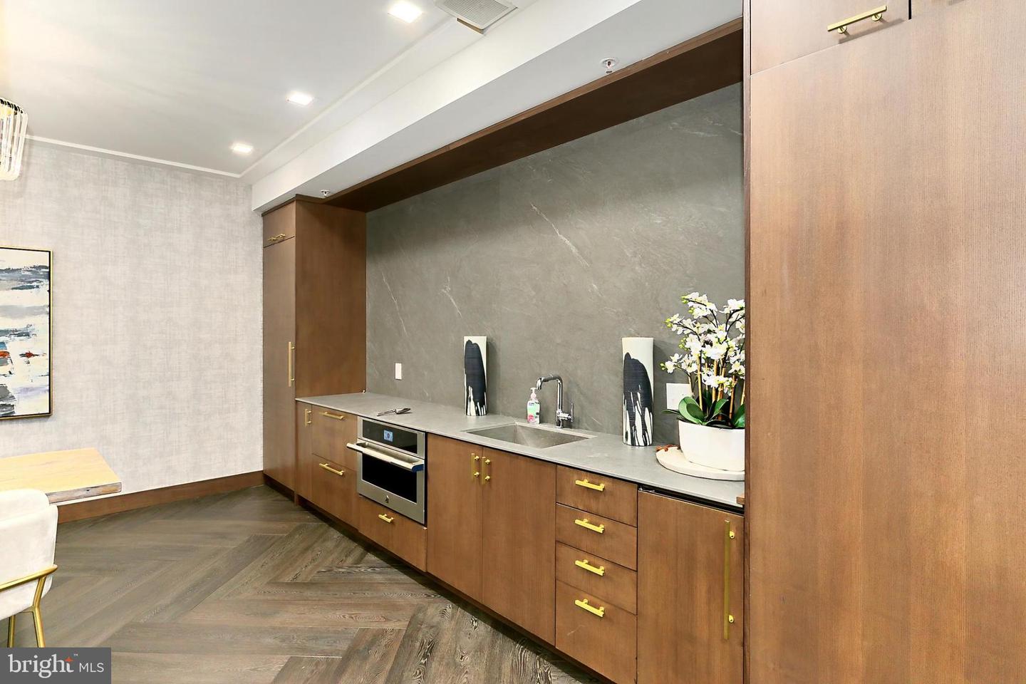 635 SLATERS LN #G-01, ALEXANDRIA, Virginia 22314, 2 Bedrooms Bedrooms, 4 Rooms Rooms,2 BathroomsBathrooms,Residential,For sale,635 SLATERS LN #G-01,VAAX2053494 MLS # VAAX2053494