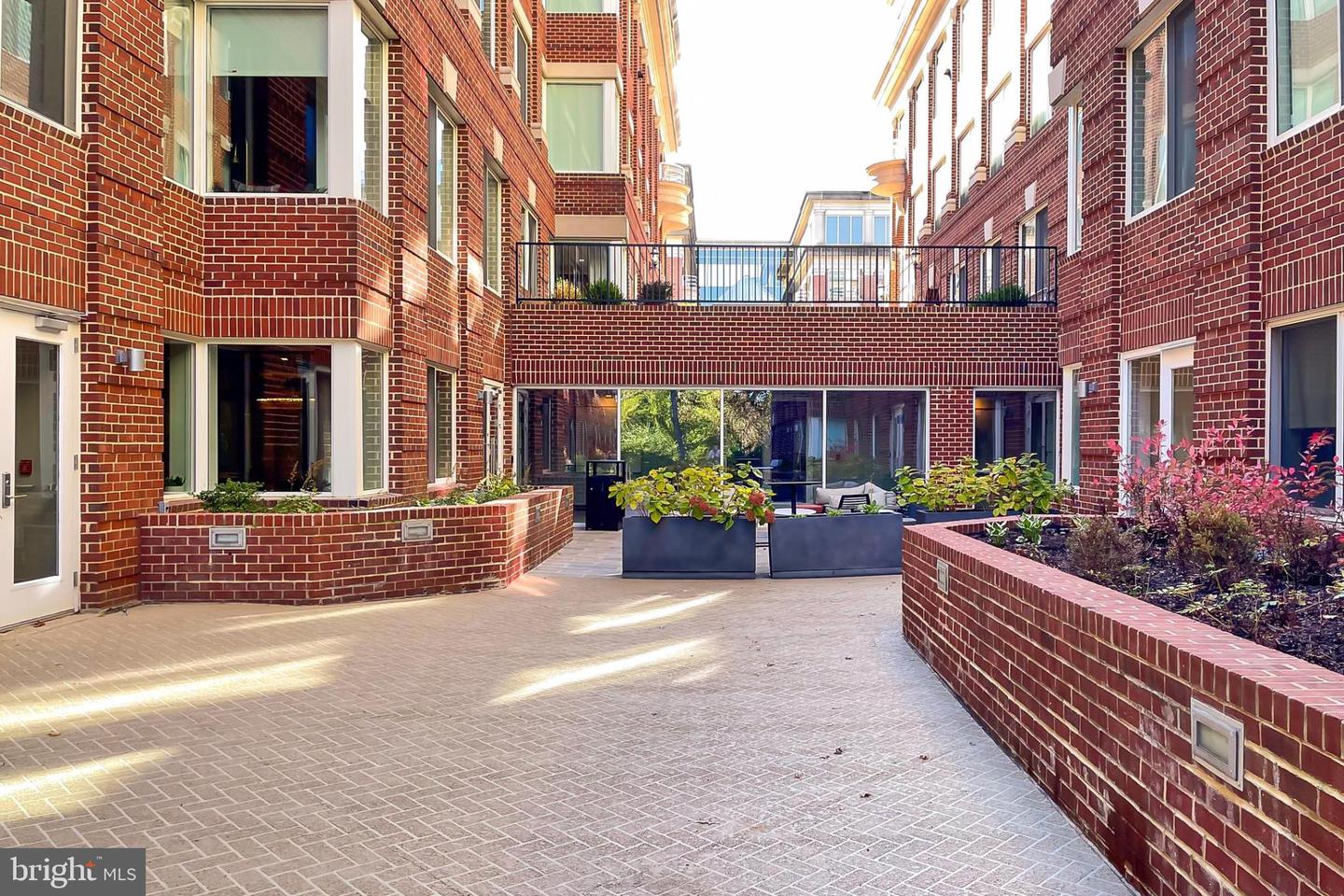 635 SLATERS LN #G-01, ALEXANDRIA, Virginia 22314, 2 Bedrooms Bedrooms, 4 Rooms Rooms,2 BathroomsBathrooms,Residential,For sale,635 SLATERS LN #G-01,VAAX2053494 MLS # VAAX2053494