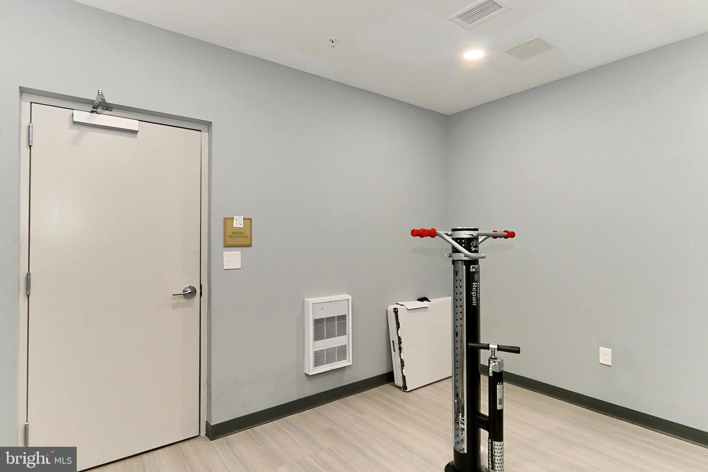 635 SLATERS LN #G-01, ALEXANDRIA, Virginia 22314, 2 Bedrooms Bedrooms, 4 Rooms Rooms,2 BathroomsBathrooms,Residential,For sale,635 SLATERS LN #G-01,VAAX2053494 MLS # VAAX2053494