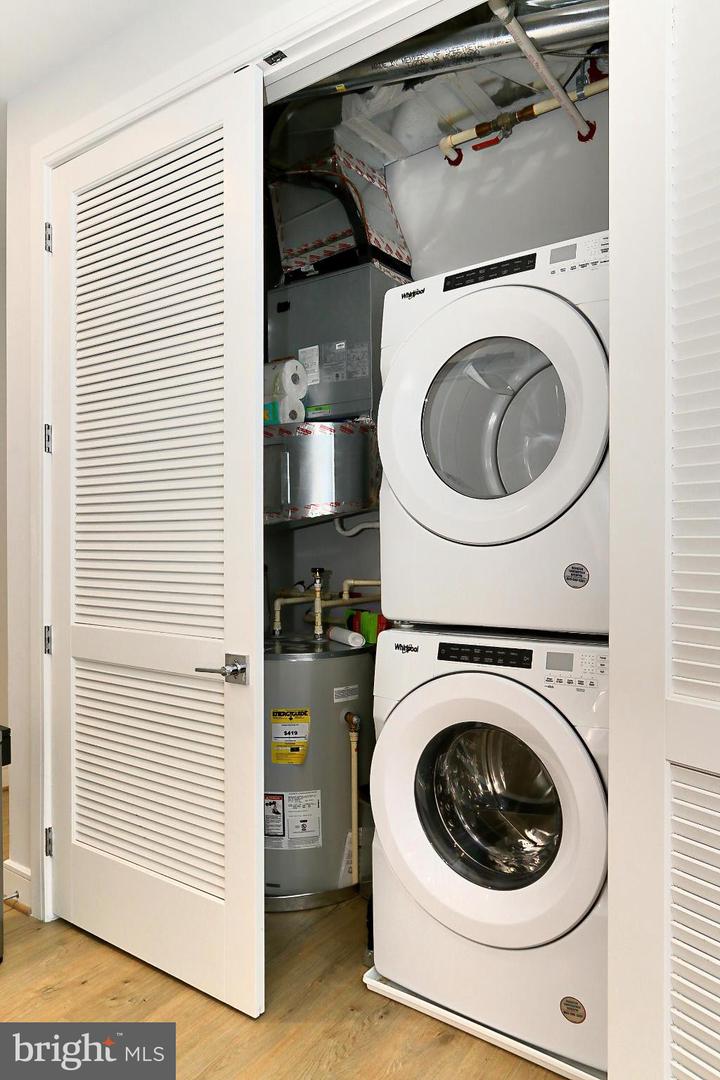 635 SLATERS LN #G-01, ALEXANDRIA, Virginia 22314, 2 Bedrooms Bedrooms, 4 Rooms Rooms,2 BathroomsBathrooms,Residential,For sale,635 SLATERS LN #G-01,VAAX2053494 MLS # VAAX2053494