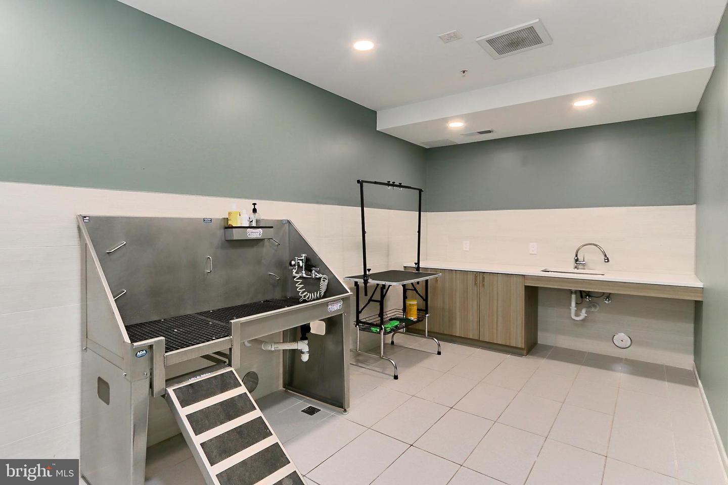 635 SLATERS LN #G-01, ALEXANDRIA, Virginia 22314, 1 Bedroom Bedrooms, 4 Rooms Rooms,2 BathroomsBathrooms,Residential,For sale,635 SLATERS LN #G-01,VAAX2053494 MLS # VAAX2053494