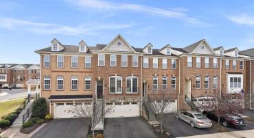 303 DUBLIN SQ, PURCELLVILLE, Virginia 20132, 3 Bedrooms Bedrooms, ,2 BathroomsBathrooms,Residential,For sale,303 DUBLIN SQ,VALO2114572 MLS # VALO2114572