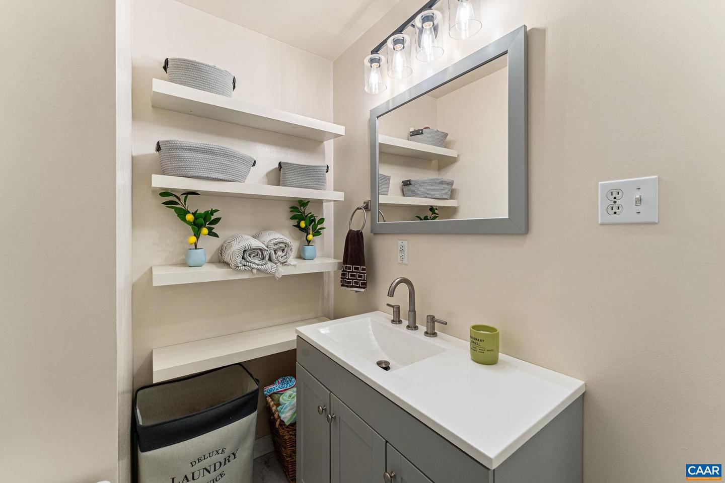 2225 WILLIAMSBURG RD, CHARLOTTESVILLE, Virginia 22901, 3 Bedrooms Bedrooms, ,1 BathroomBathrooms,Residential,For sale,2225 WILLIAMSBURG RD,672833 MLS # 672833