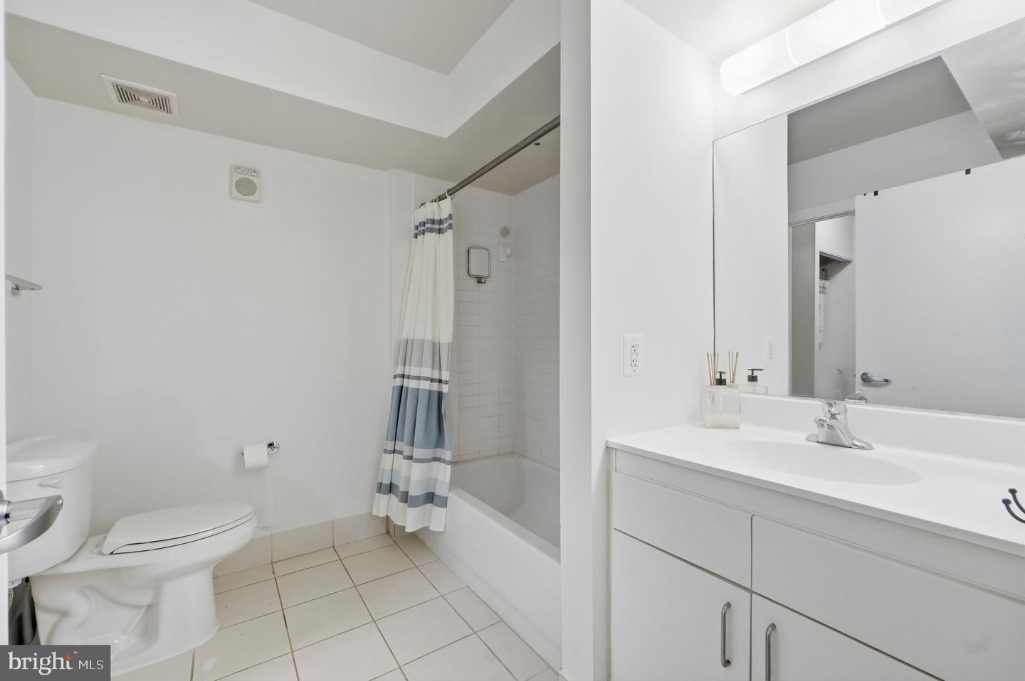 1000 NEW JERSEY AVE SE #216, WASHINGTON, District Of Columbia 20003, 1 Bedroom Bedrooms, ,1 BathroomBathrooms,Residential,For sale,1000 NEW JERSEY AVE SE #216,DCDC2243430 MLS # DCDC2243430