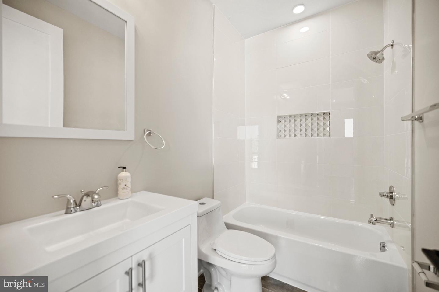 824 18TH ST NE #10, WASHINGTON, District Of Columbia 20002, 2 Bedrooms Bedrooms, ,2 BathroomsBathrooms,Residential,For sale,824 18TH ST NE #10,DCDC2243442 MLS # DCDC2243442