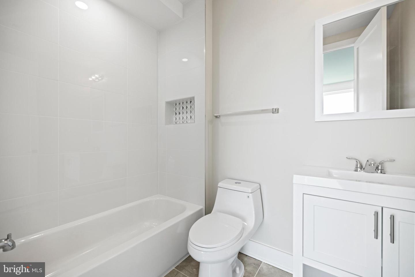 824 18TH ST NE #303, WASHINGTON, District Of Columbia 20002, 1 Bedroom Bedrooms, ,1 BathroomBathrooms,Residential,For sale,824 18TH ST NE #303,DCDC2243446 MLS # DCDC2243446