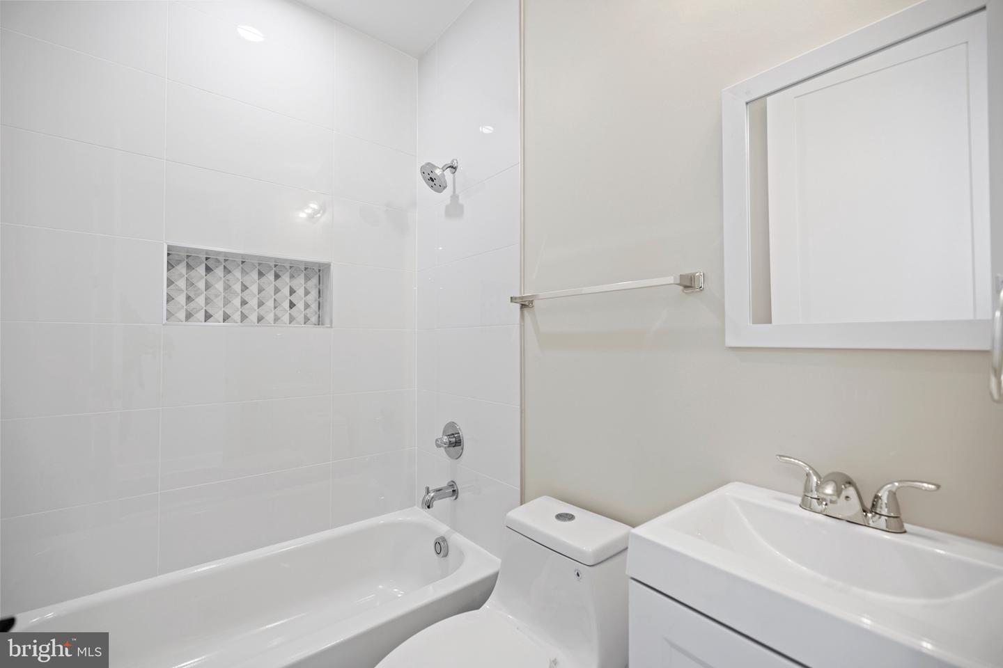 824 18TH ST NE #12, WASHINGTON, District Of Columbia 20002, 2 Bedrooms Bedrooms, ,2 BathroomsBathrooms,Residential,For sale,824 18TH ST NE #12,DCDC2243450 MLS # DCDC2243450