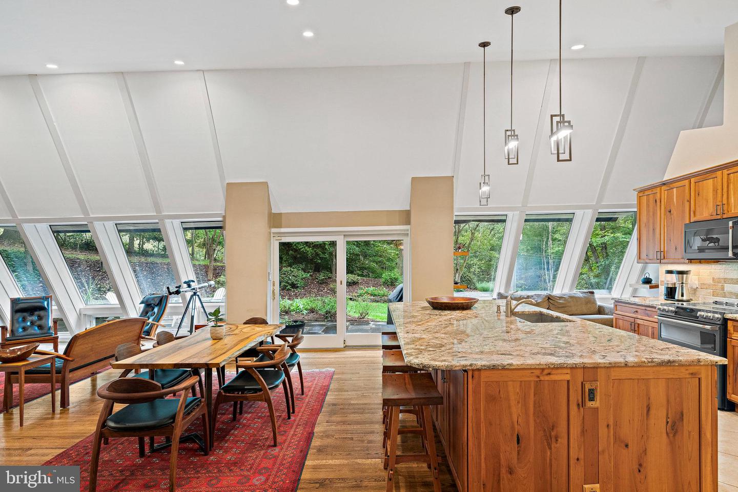 9706 BEACH MILL RD, GREAT FALLS, Virginia 22066, 4 Bedrooms Bedrooms, ,2 BathroomsBathrooms,Residential,For sale,9706 BEACH MILL RD,VAFX2272764 MLS # VAFX2272764