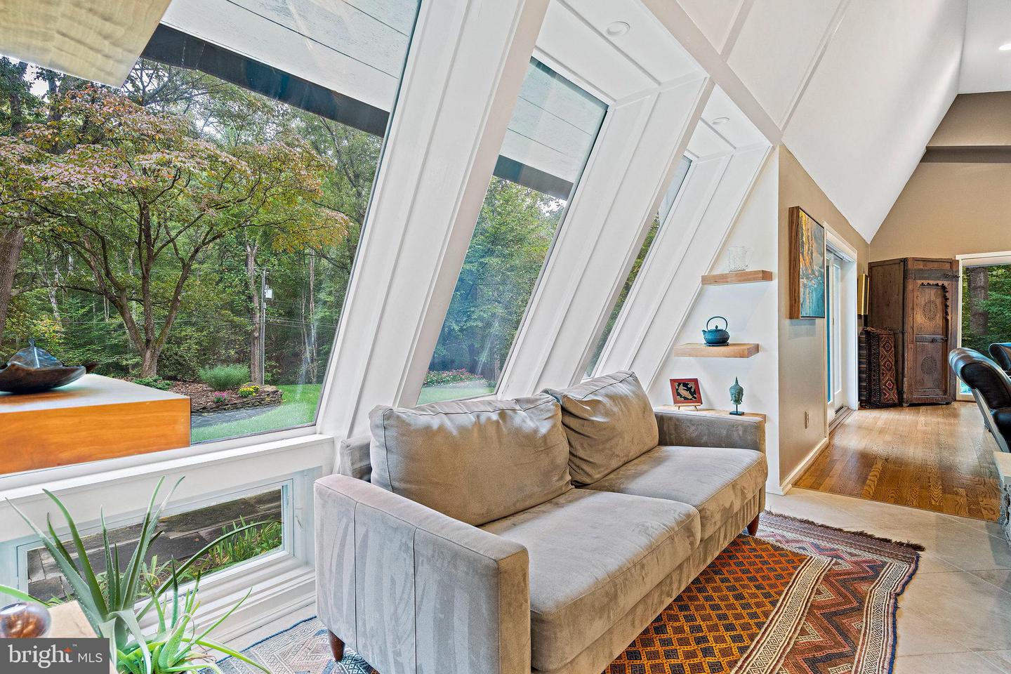 9706 BEACH MILL RD, GREAT FALLS, Virginia 22066, 4 Bedrooms Bedrooms, ,2 BathroomsBathrooms,Residential,For sale,9706 BEACH MILL RD,VAFX2272764 MLS # VAFX2272764