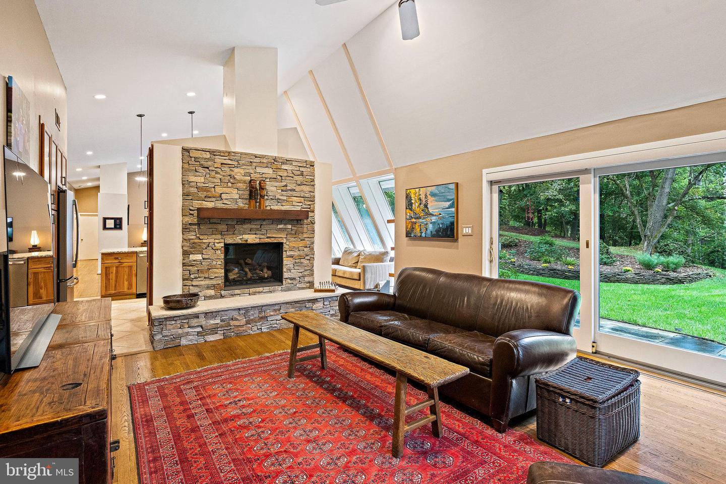 9706 BEACH MILL RD, GREAT FALLS, Virginia 22066, 4 Bedrooms Bedrooms, ,2 BathroomsBathrooms,Residential,For sale,9706 BEACH MILL RD,VAFX2272764 MLS # VAFX2272764
