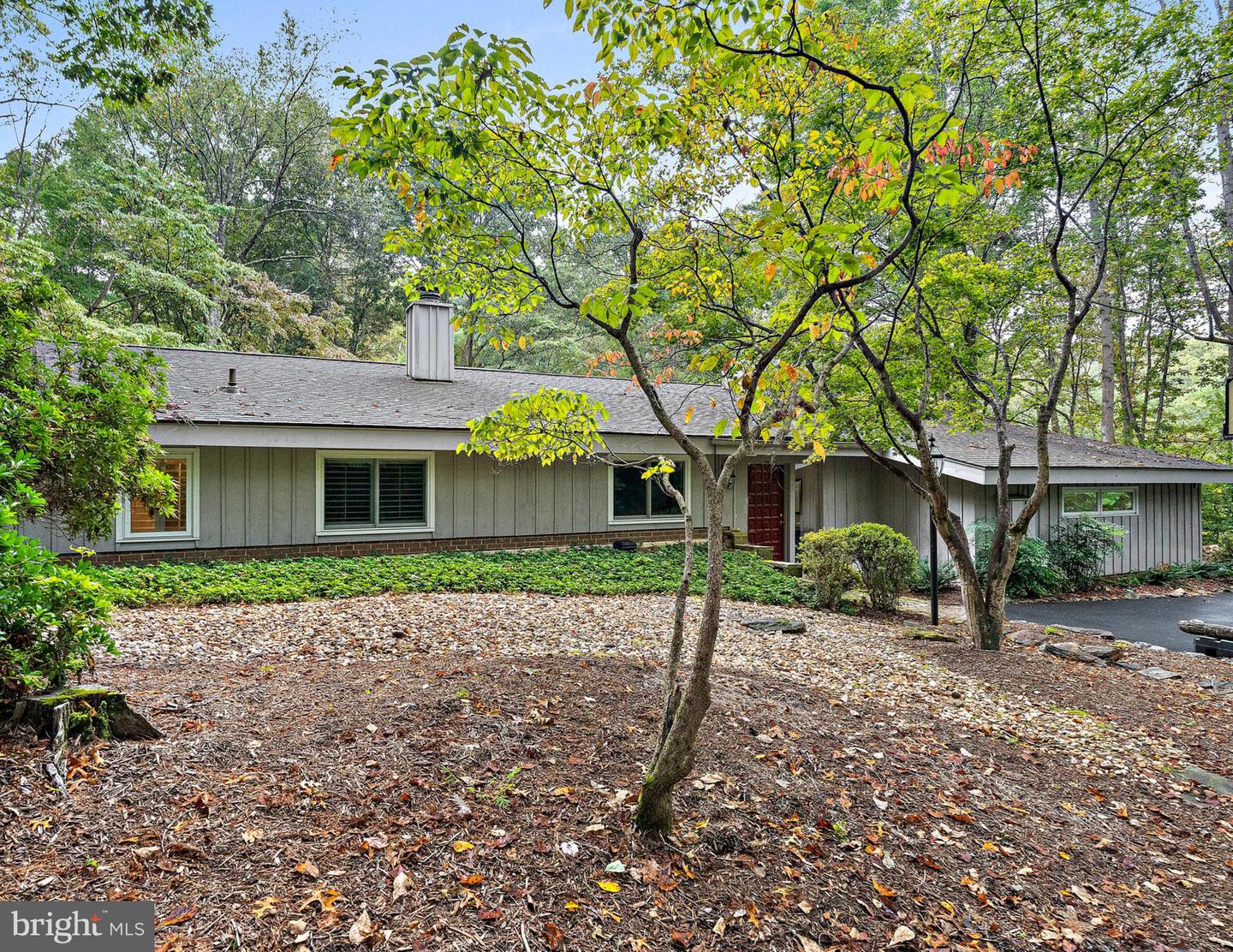 9706 BEACH MILL RD, GREAT FALLS, Virginia 22066, 4 Bedrooms Bedrooms, ,2 BathroomsBathrooms,Residential,For sale,9706 BEACH MILL RD,VAFX2272764 MLS # VAFX2272764