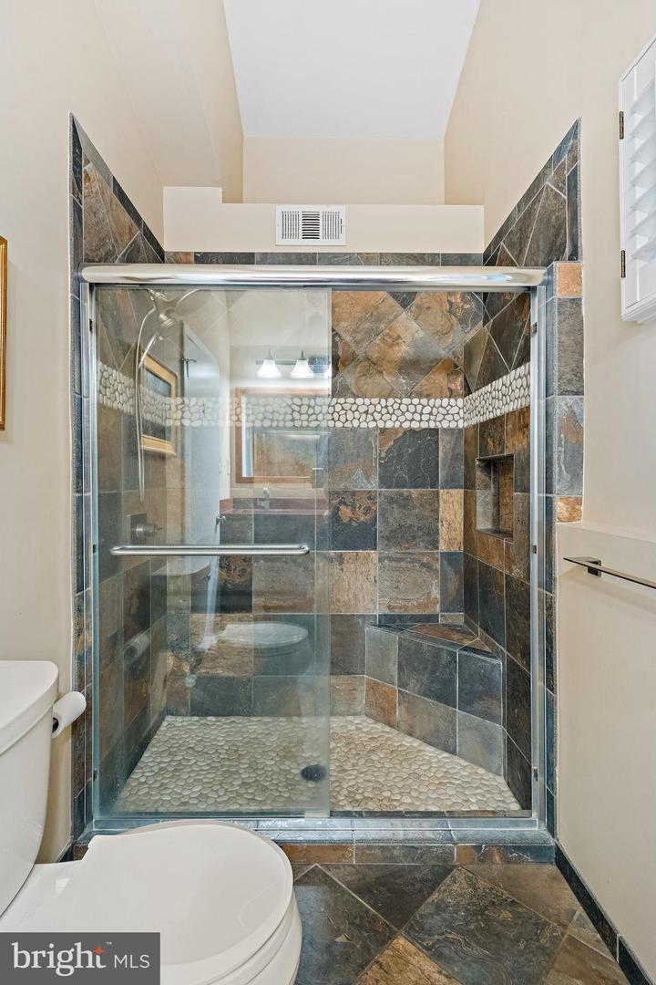 9706 BEACH MILL RD, GREAT FALLS, Virginia 22066, 4 Bedrooms Bedrooms, ,2 BathroomsBathrooms,Residential,For sale,9706 BEACH MILL RD,VAFX2272764 MLS # VAFX2272764