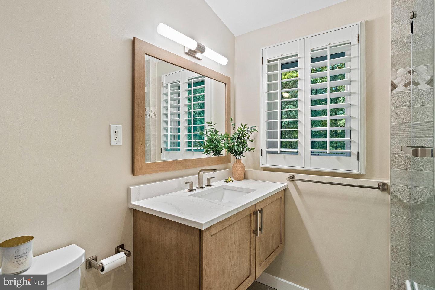 9706 BEACH MILL RD, GREAT FALLS, Virginia 22066, 4 Bedrooms Bedrooms, ,2 BathroomsBathrooms,Residential,For sale,9706 BEACH MILL RD,VAFX2272764 MLS # VAFX2272764