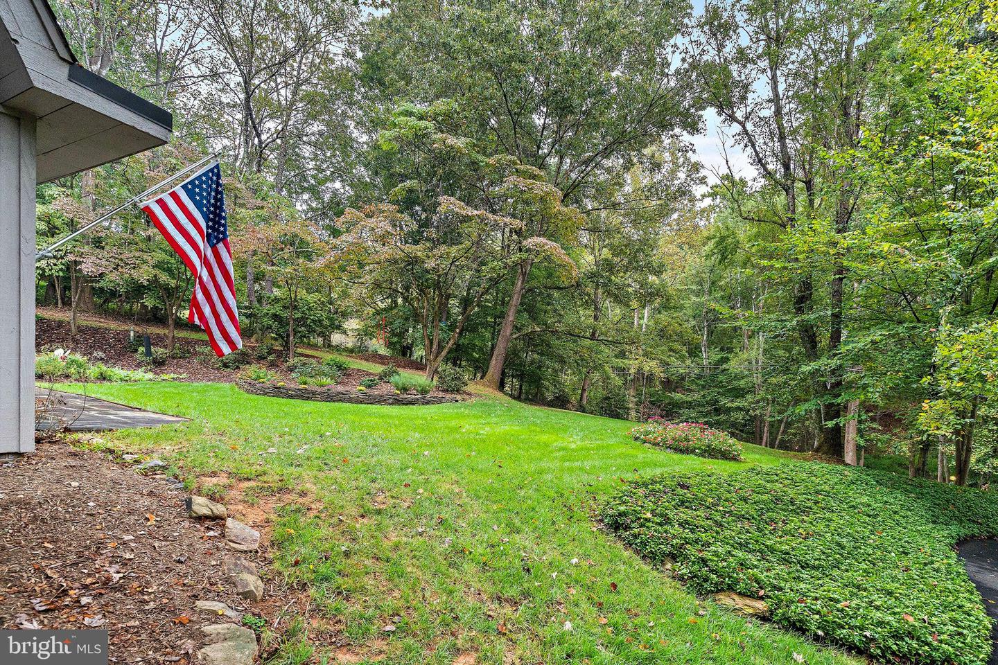 9706 BEACH MILL RD, GREAT FALLS, Virginia 22066, 4 Bedrooms Bedrooms, ,2 BathroomsBathrooms,Residential,For sale,9706 BEACH MILL RD,VAFX2272764 MLS # VAFX2272764