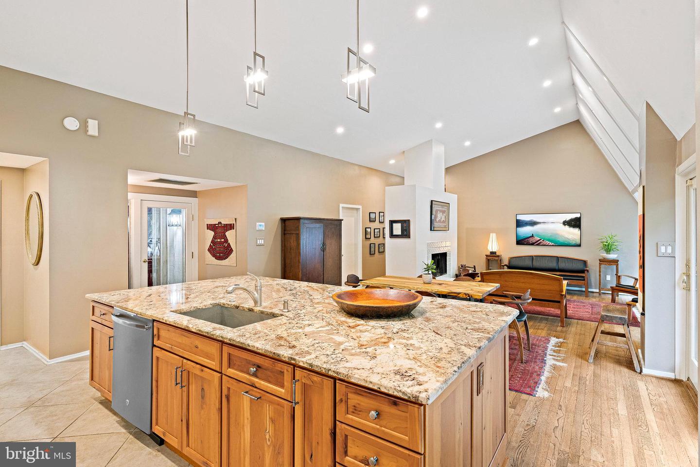 9706 BEACH MILL RD, GREAT FALLS, Virginia 22066, 4 Bedrooms Bedrooms, ,2 BathroomsBathrooms,Residential,For sale,9706 BEACH MILL RD,VAFX2272764 MLS # VAFX2272764