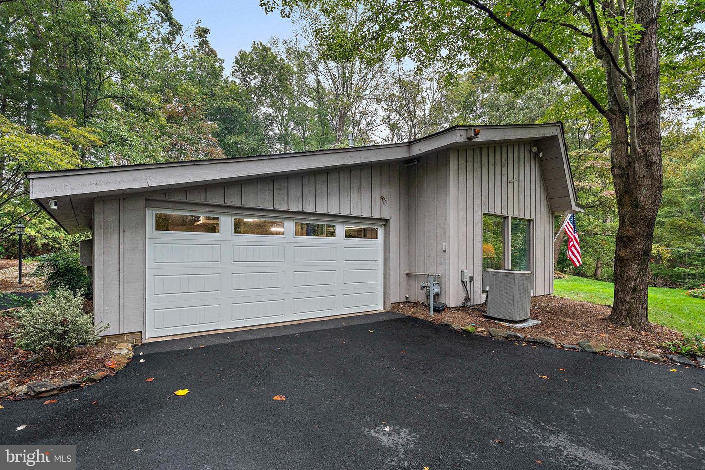 9706 BEACH MILL RD, GREAT FALLS, Virginia 22066, 4 Bedrooms Bedrooms, ,2 BathroomsBathrooms,Residential,For sale,9706 BEACH MILL RD,VAFX2272764 MLS # VAFX2272764