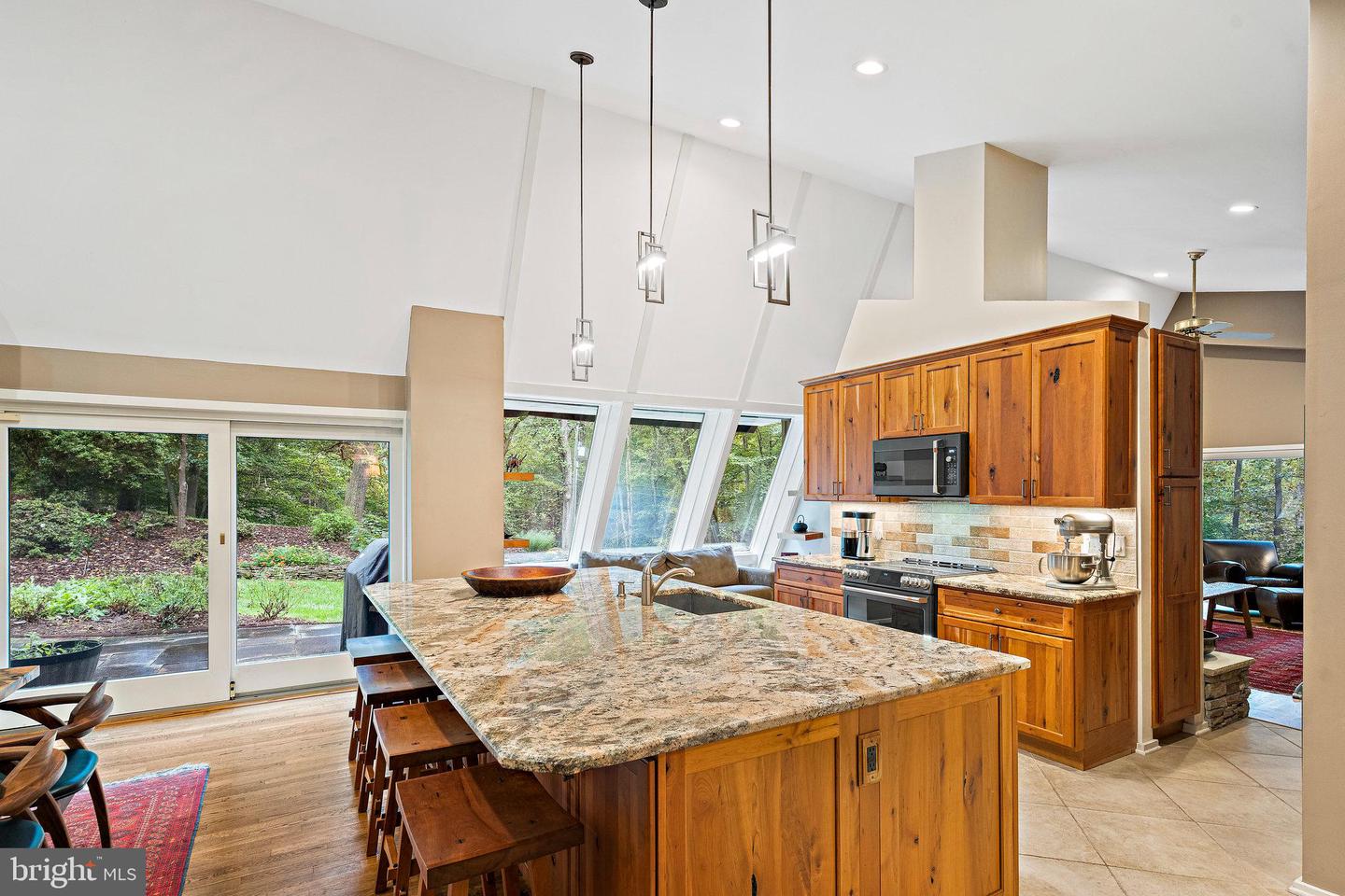 9706 BEACH MILL RD, GREAT FALLS, Virginia 22066, 4 Bedrooms Bedrooms, ,2 BathroomsBathrooms,Residential,For sale,9706 BEACH MILL RD,VAFX2272764 MLS # VAFX2272764