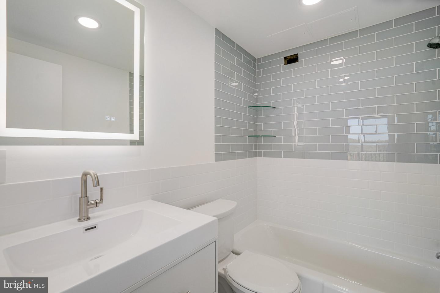 3245 RIO DR #901, FALLS CHURCH, Virginia 22041, 2 Bedrooms Bedrooms, ,2 BathroomsBathrooms,Residential,For sale,3245 RIO DR #901,VAFX2276774 MLS # VAFX2276774 3245 RIO DR #901, FALLS CHURCH, Virginia 22041, 2 Bedrooms Bedrooms, ,2 BathroomsBathrooms,Residential,For sale,3245 RIO DR #901,VAFX2276774 MLS # VAFX2276774