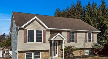 1734 AMHERST CT, HARRISONBURG, Virginia 22801, 3 Bedrooms Bedrooms, ,3 BathroomsBathrooms,Residential,1734 AMHERST CT,672842 MLS # 672842